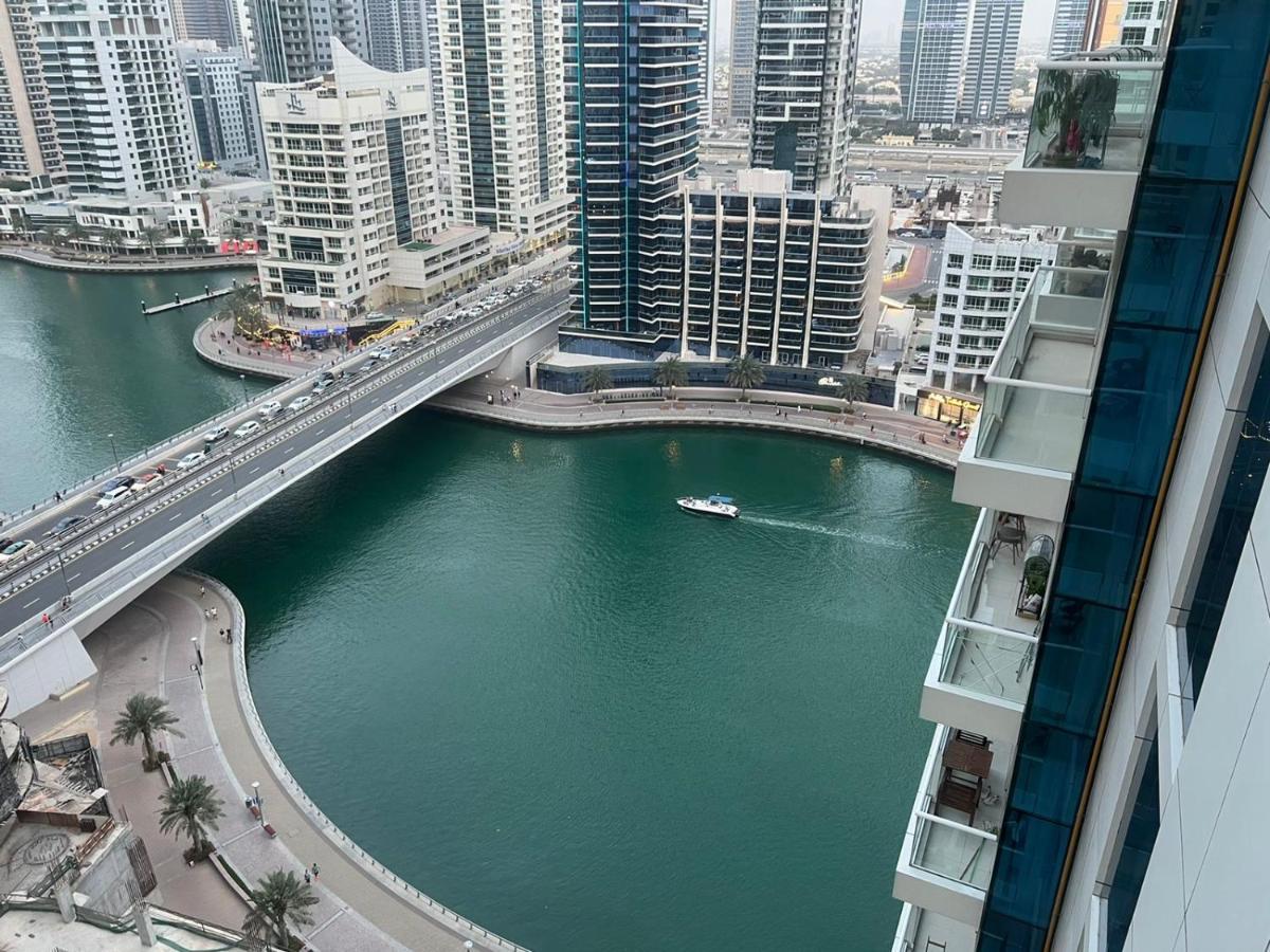 Bahay bakasyunan Spacious 1br With Full Marina View Dubai