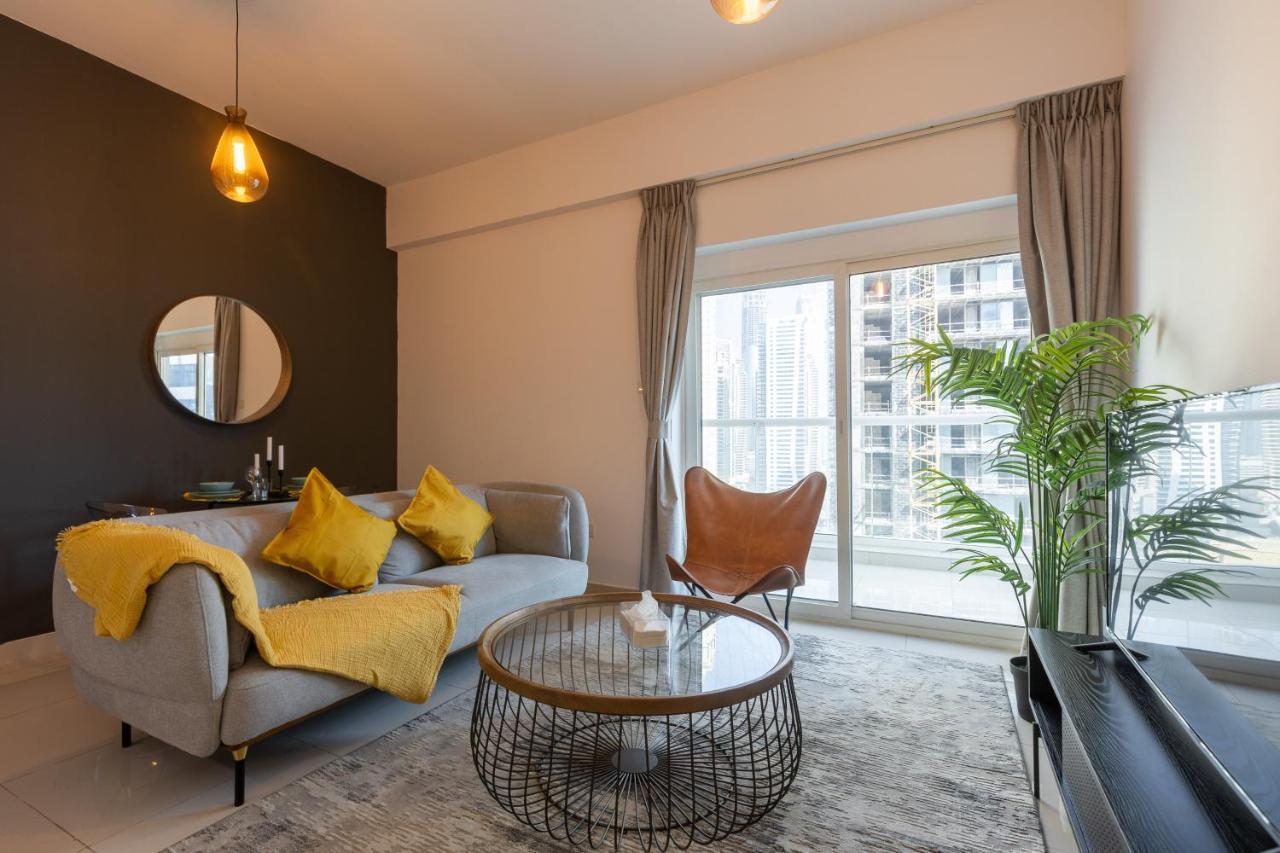 Bahay bakasyunan Spacious 1br With Full Marina View *
