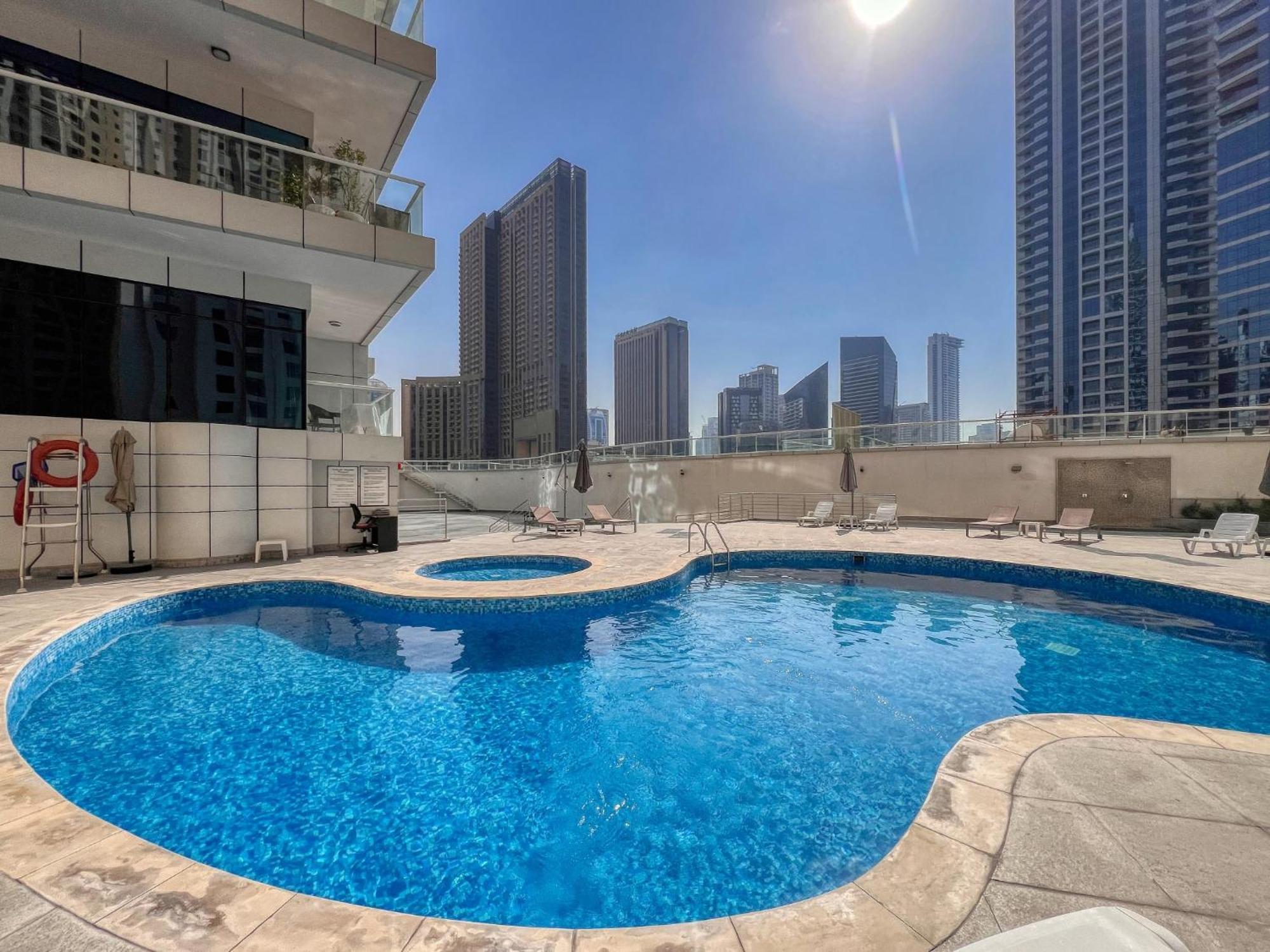 Spacious 1br With Full Marina View Bahay bakasyunan Dubai